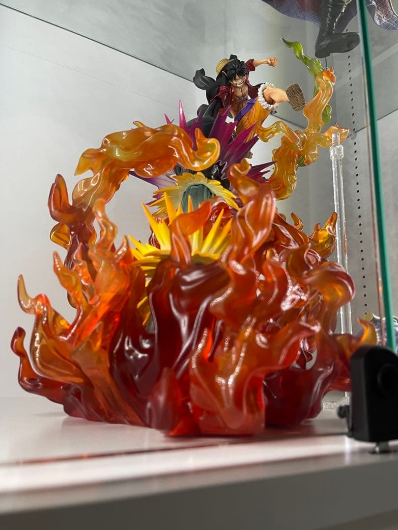 ワンピース　フィギュアーツ　ルフィ　レッドロック