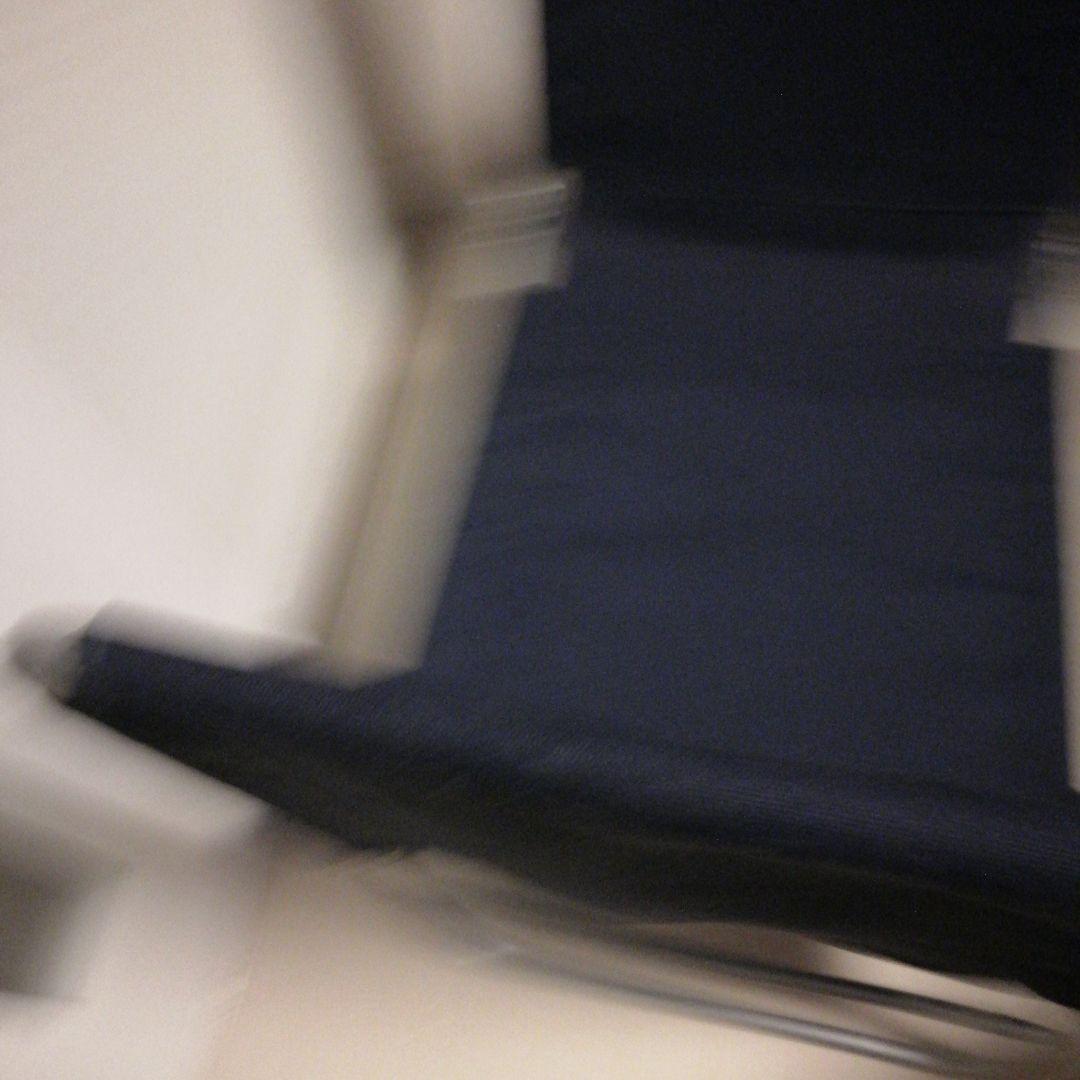 黒い折りたたみベッド