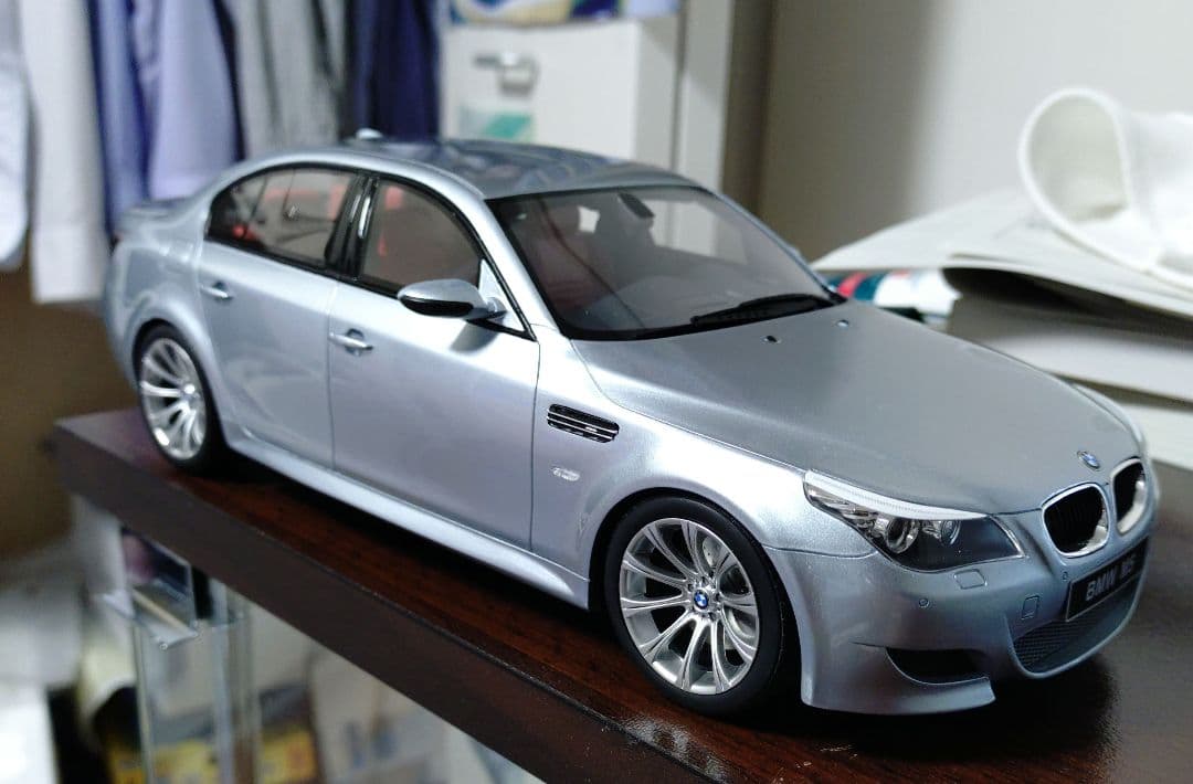 OttO 1/18  M5 E60　ミニカー