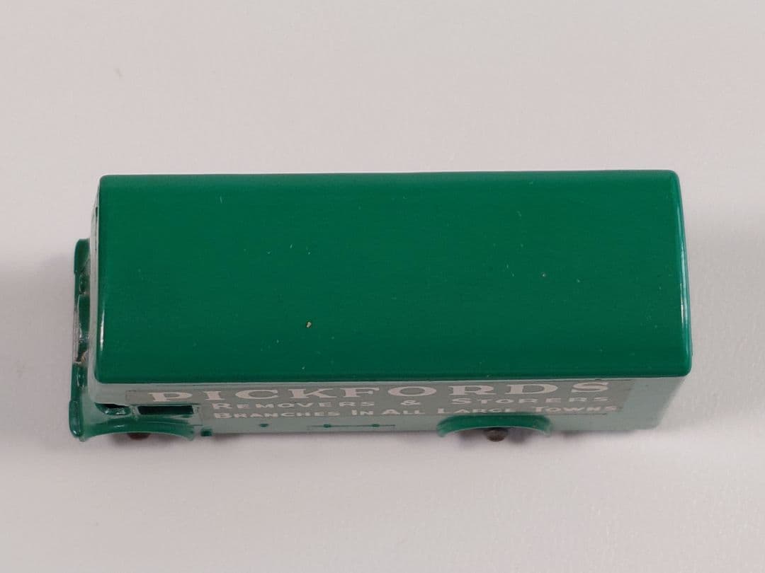 ミニカー MATCHBOX No.46 Pick Fords Removal Van