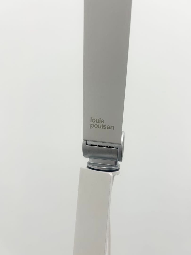 ルイスポールセン LouisPoulsen NJP フロアランプ　ホワイト