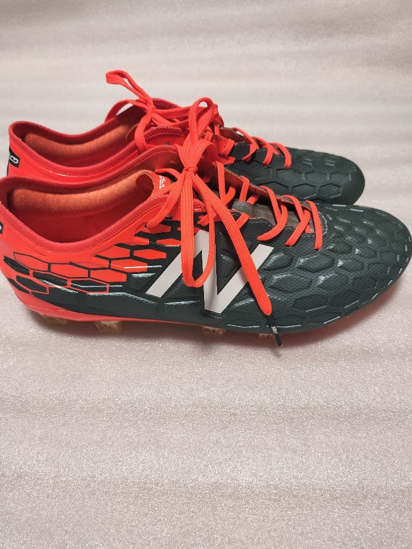 New Balance サッカーシューズ グレー/レッド
