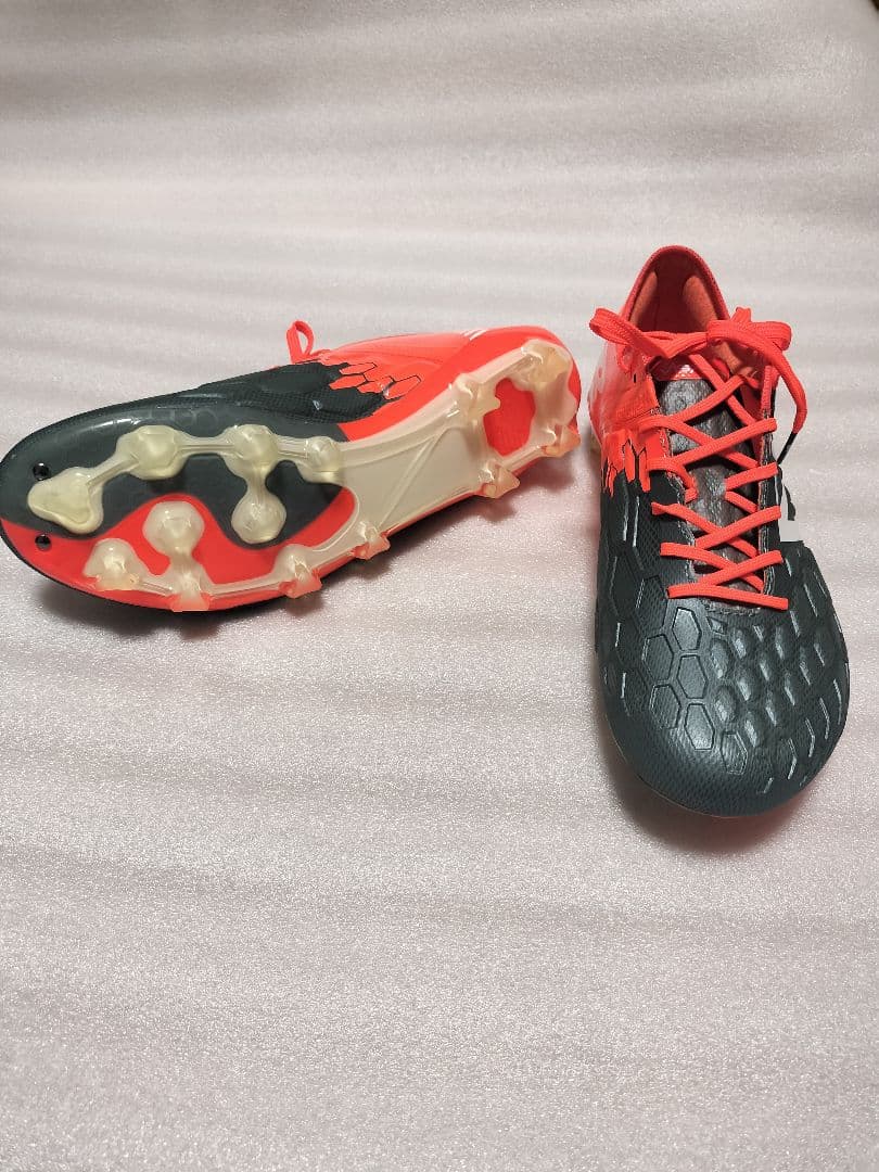 New Balance サッカーシューズ グレー/レッド