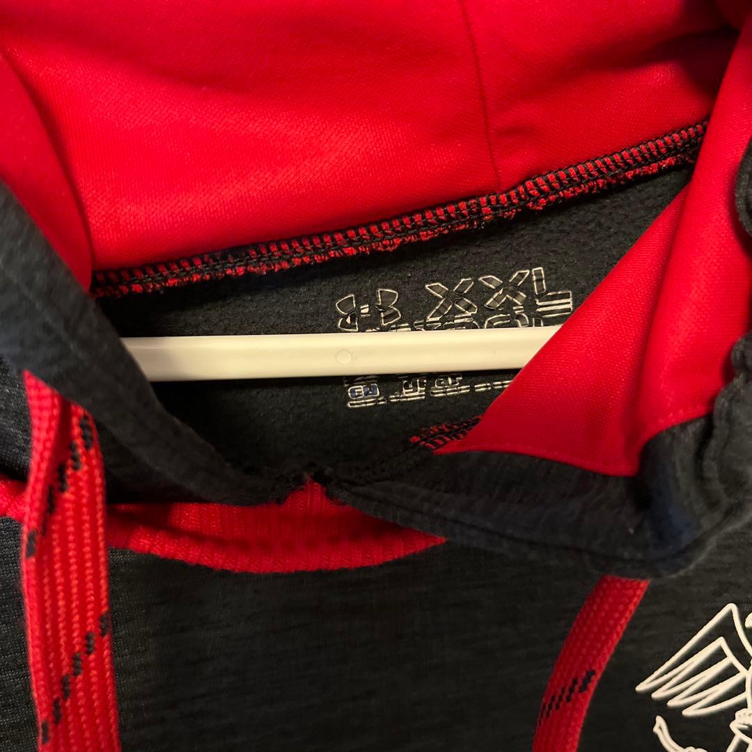 Under Armour フーディ グレーと赤