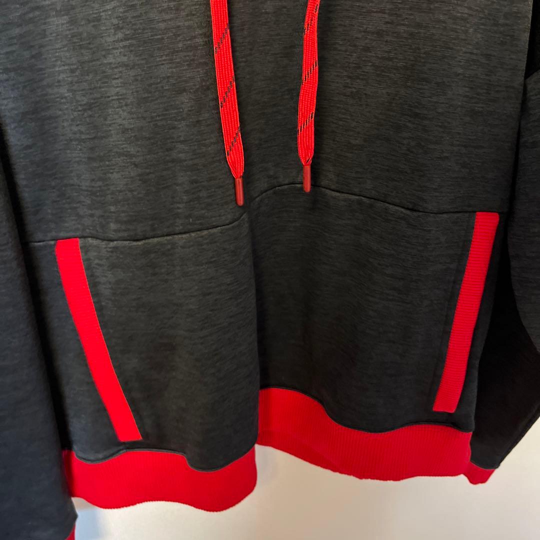 Under Armour フーディ グレーと赤