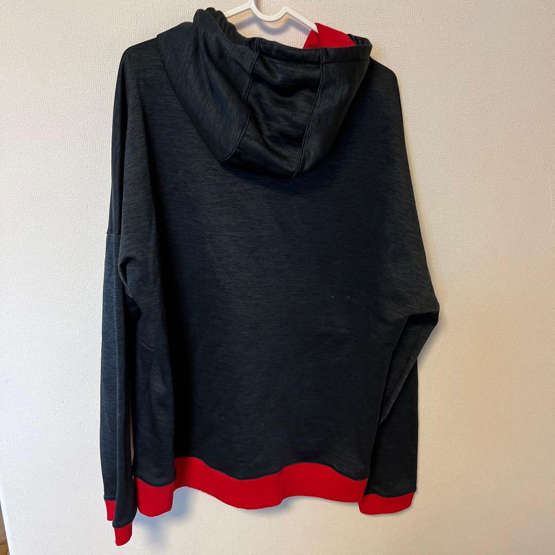 Under Armour フーディ グレーと赤