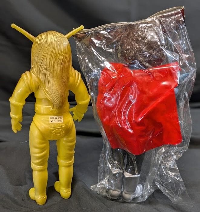 蓄光マグマ大使＆宇宙の帝王ゴア未開封（ブルマァク復刻）ソフビフィギュア２体セット