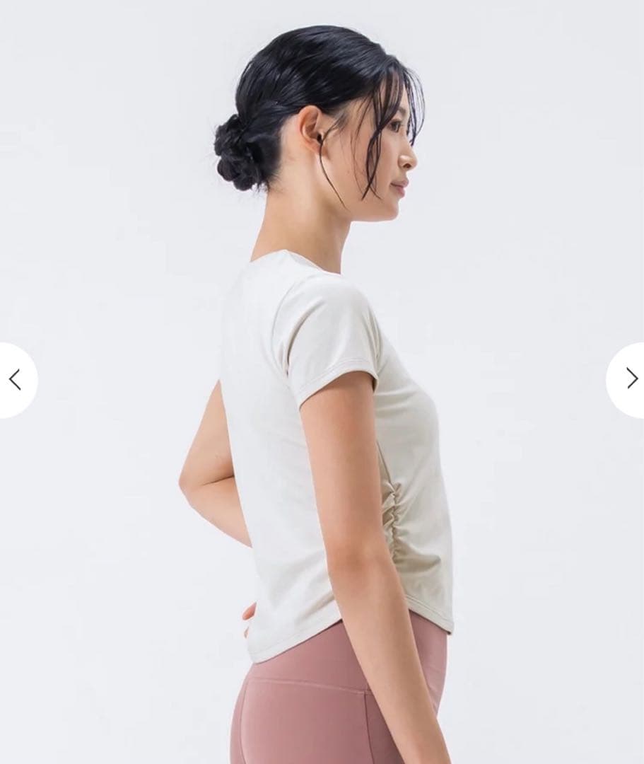 SUKALA白よりの淡いクリーム色 Lサイズ Tシャツ 新品　Lsize