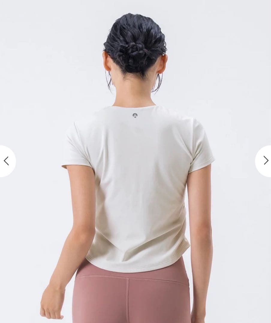 SUKALA白よりの淡いクリーム色 Lサイズ Tシャツ 新品　Lsize