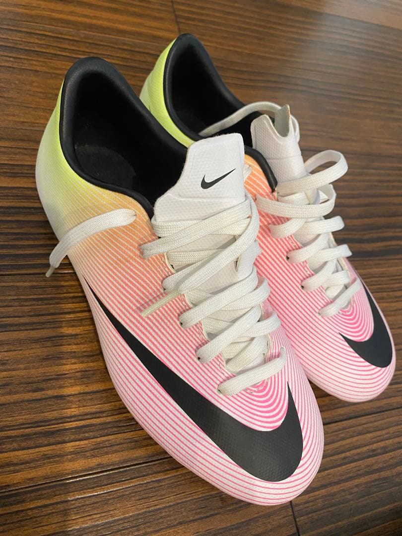 NIKEサッカースパイク・MIZUNOサッカートレシュー
