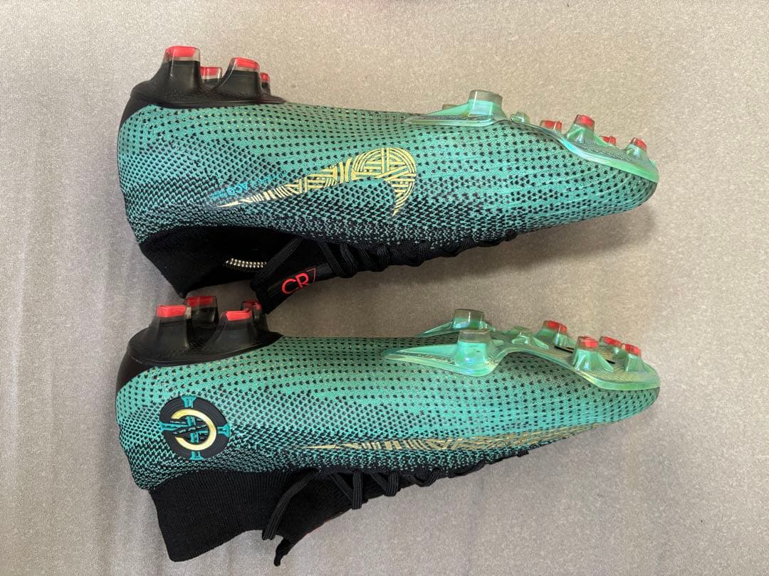 超美品　MercurialSuperFlyCR7 BornLeader