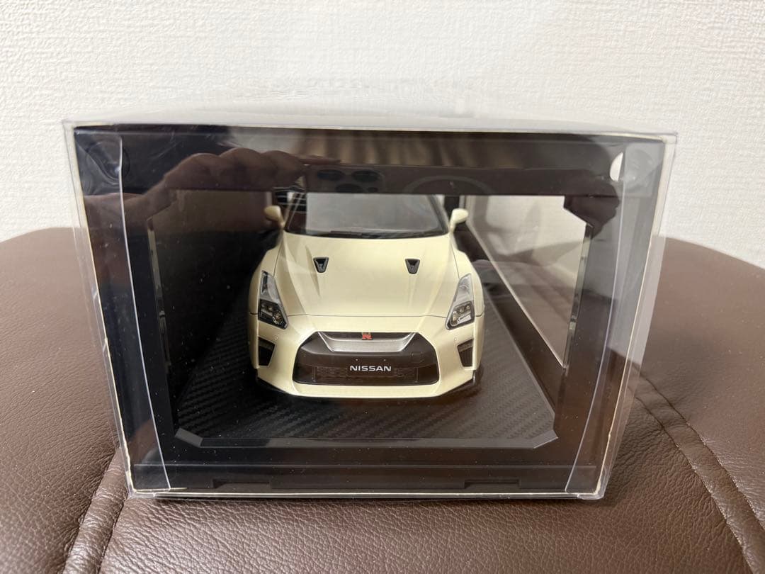 Nissan GT-R 1/43 スケール ホワイト
