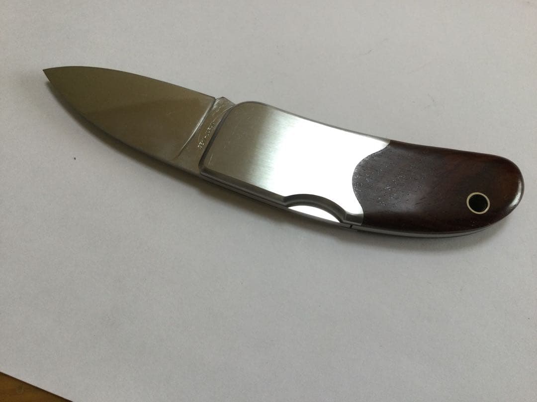 Beretta ベレッタ　フォールディングナイフ　キャンプ、アウトドア　新品