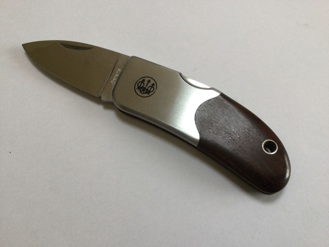 Beretta ベレッタ　フォールディングナイフ　キャンプ、アウトドア　新品