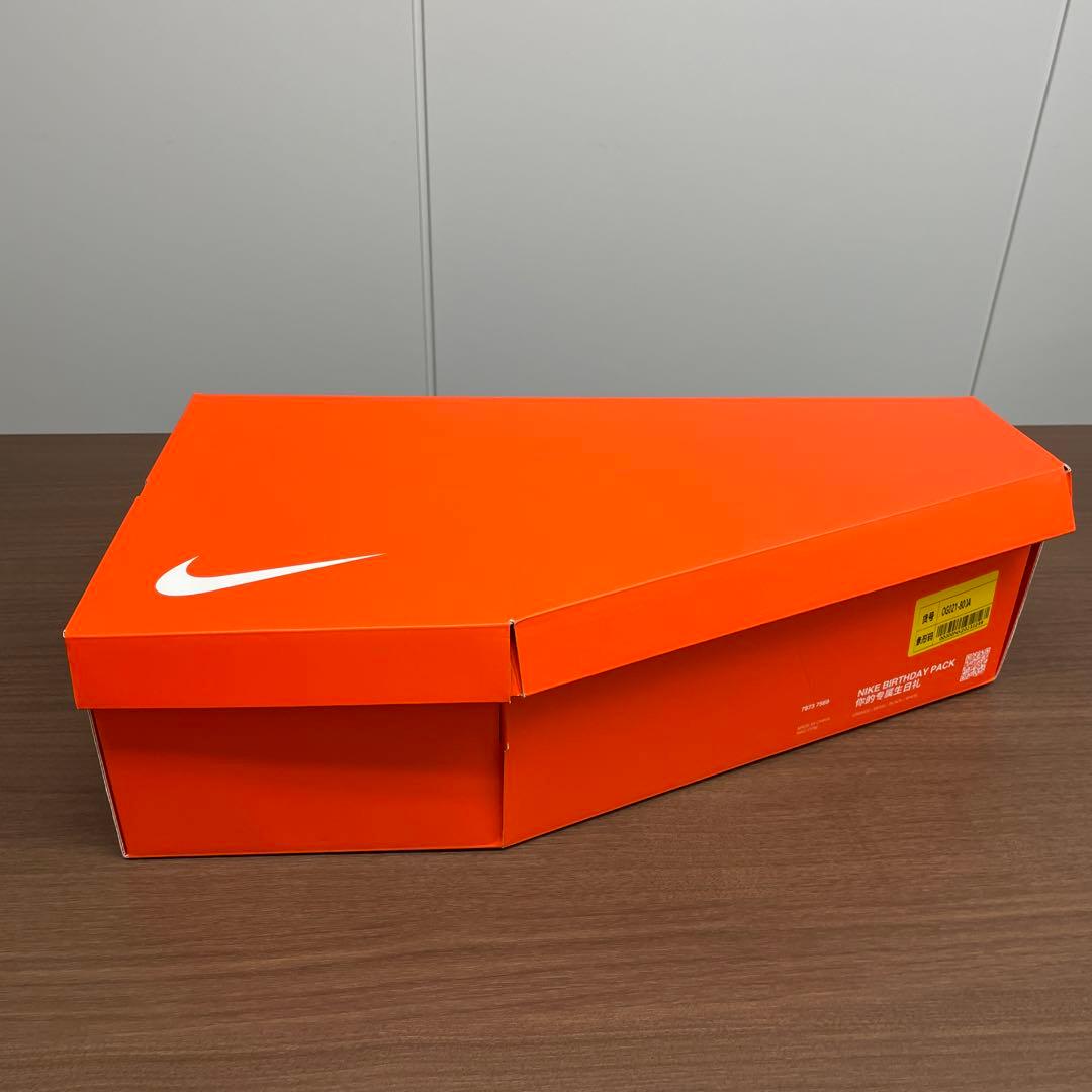 NIKE クッション 赤・黒2種類