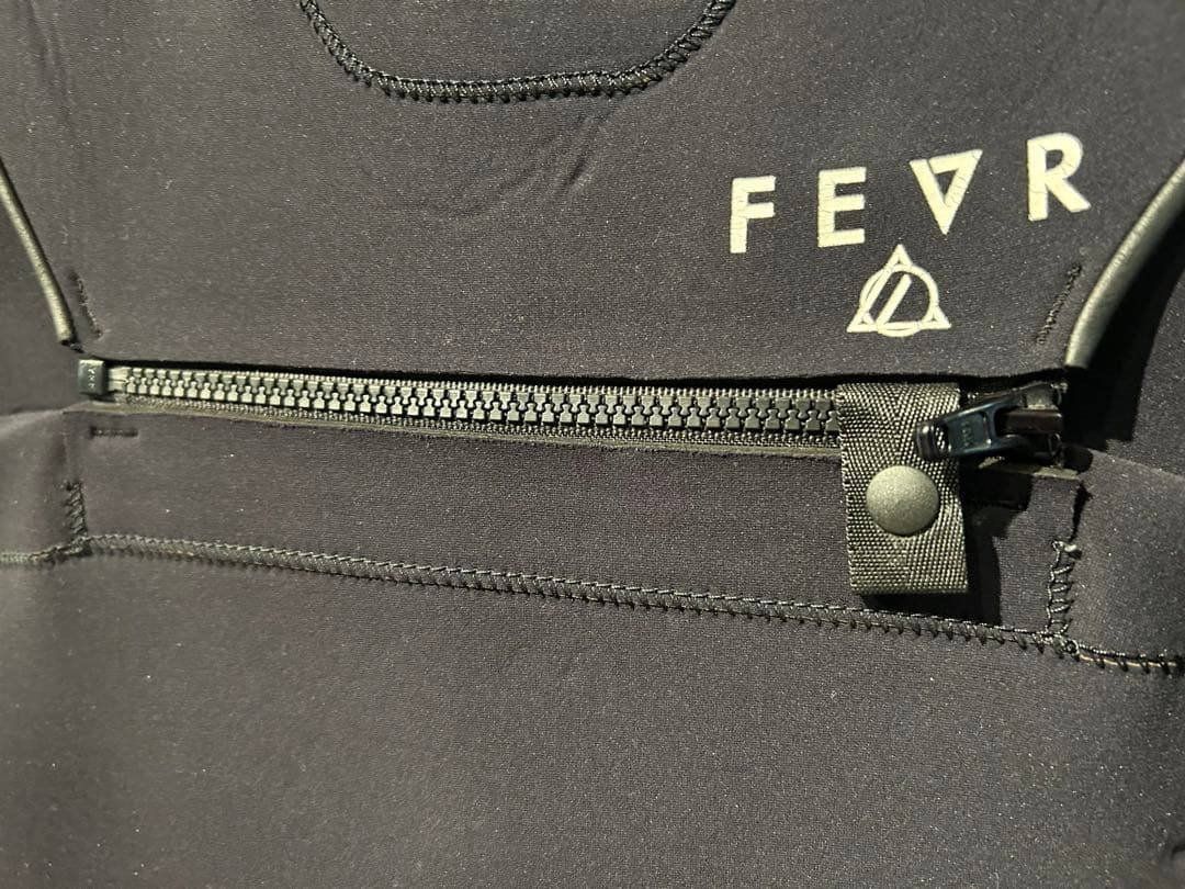 FEVR シーガル 黒/赤 フロントチェストジップ