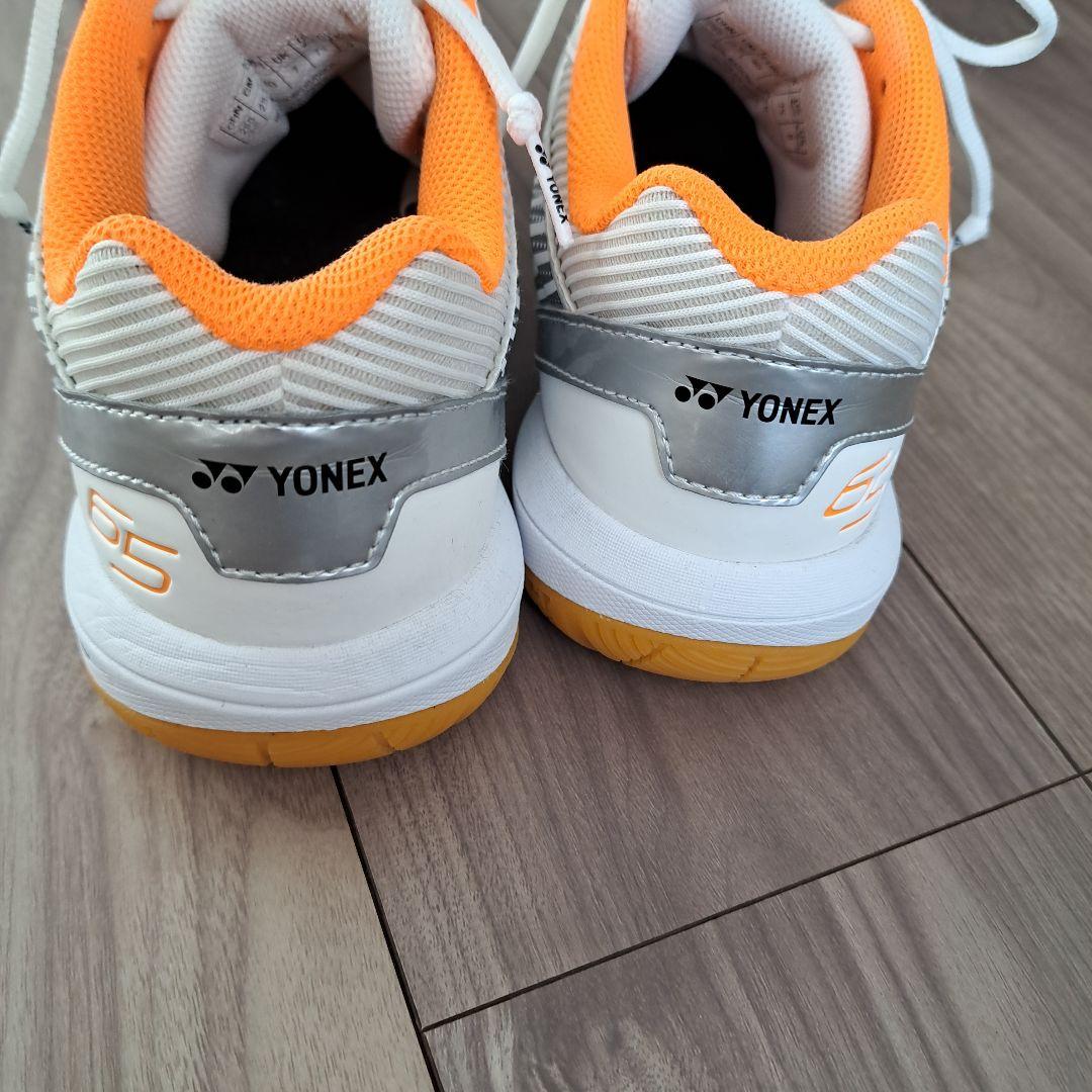 美品　YONEX　バドミントンシューズ　25.5cm　破格