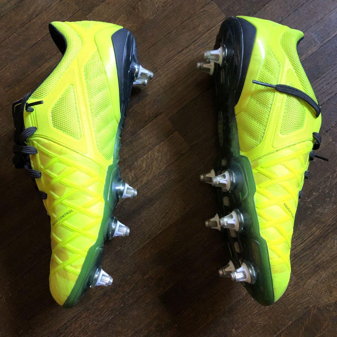 サッカースパイク アンブロ