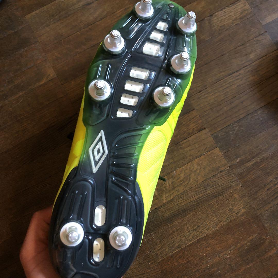 サッカースパイク アンブロ