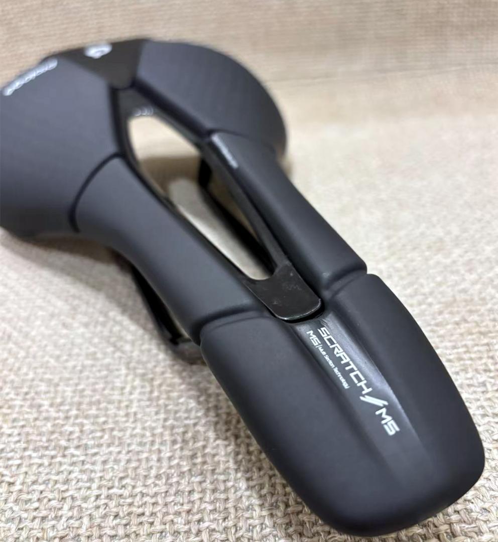 prologo SCRATCH M5 PAS サドル