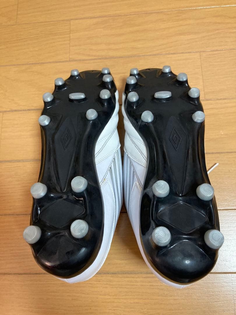 12/25まで割引中　umbro アクセレイターb-rush HG 27.0cm