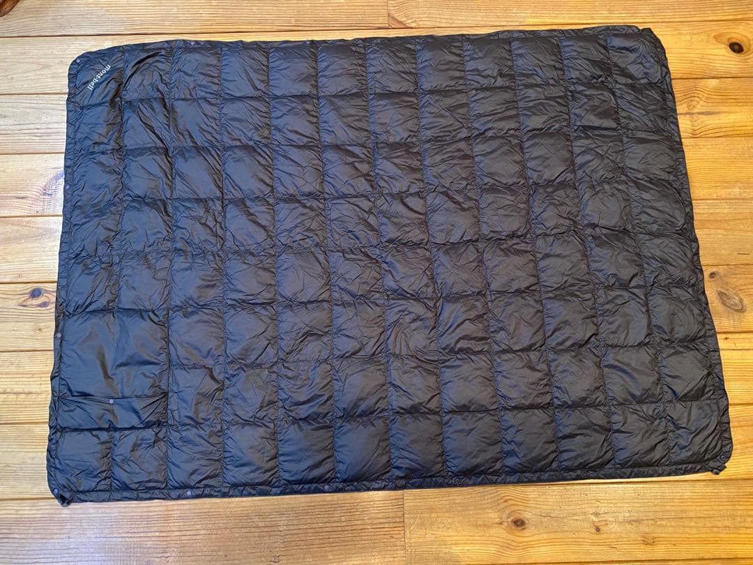 モンベル　黒色 アウトドアブランケット 約95×130cm
