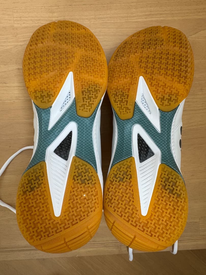 美品　YONEX パワークッション 65Z メンズ 27.5cm ホワイト
