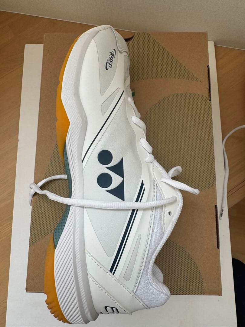 美品　YONEX パワークッション 65Z メンズ 27.5cm ホワイト