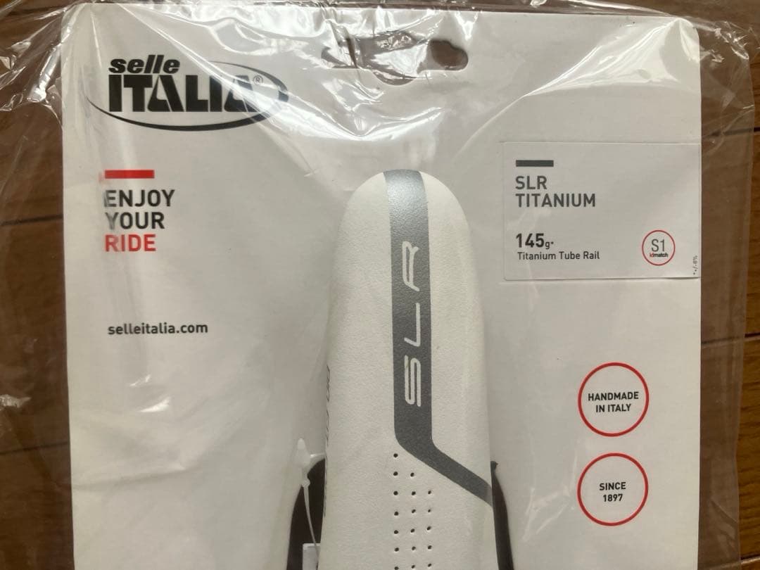 新品　SLR TITANIUM ホワイト 軽量145g サドル