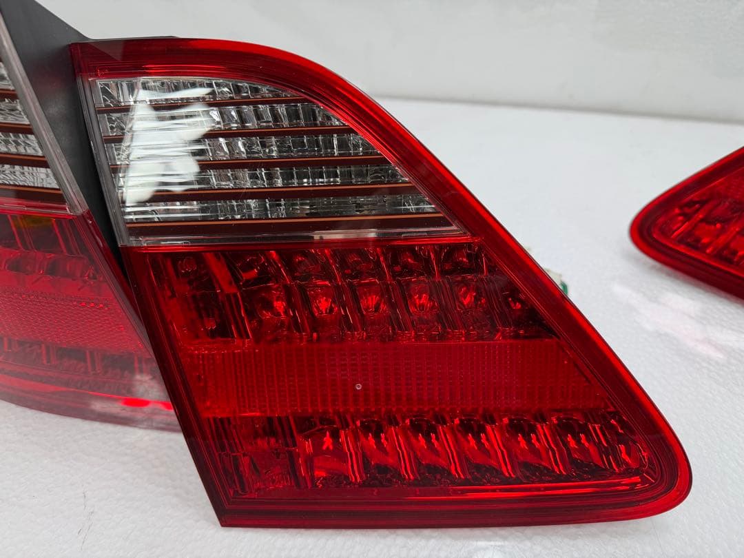 中古　トヨタ　クラウン 後期 純正 LED テールランプ イチコ30-336