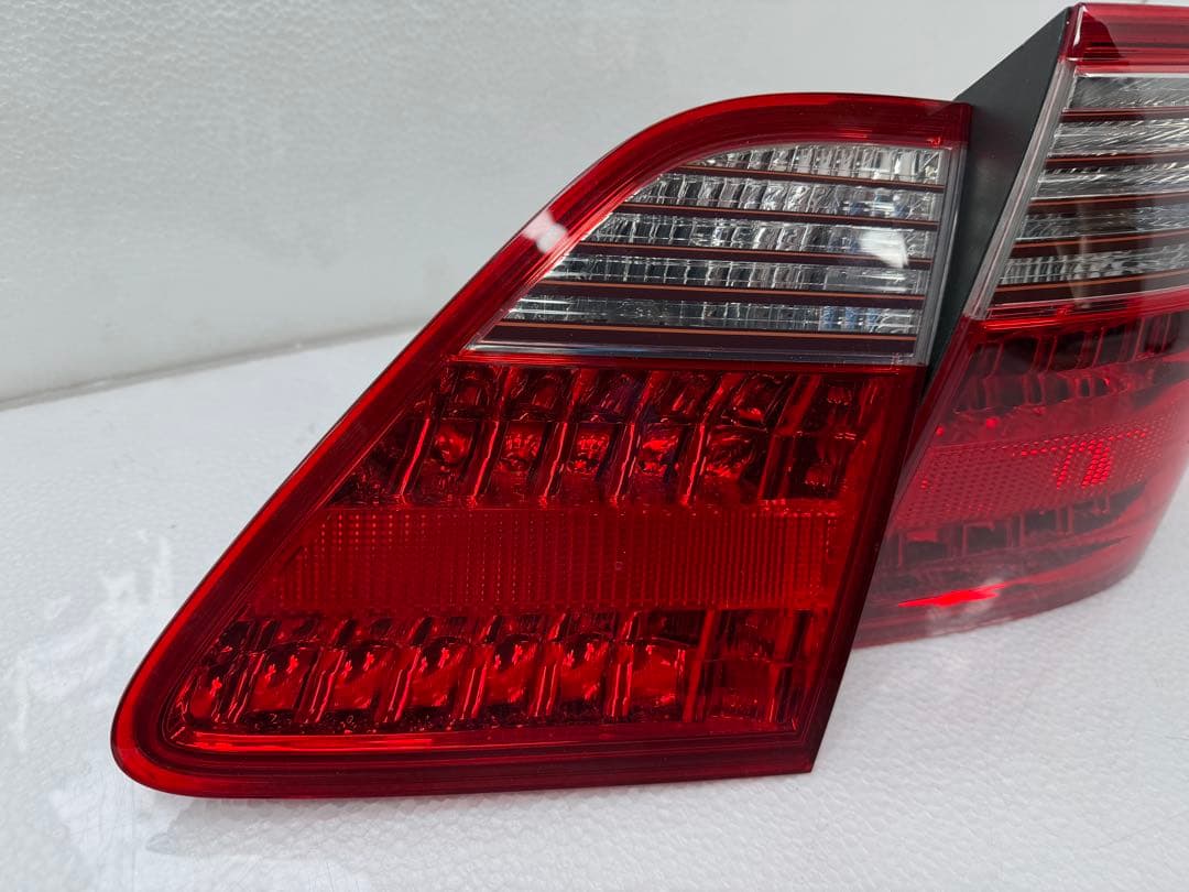 中古　トヨタ　クラウン 後期 純正 LED テールランプ イチコ30-336