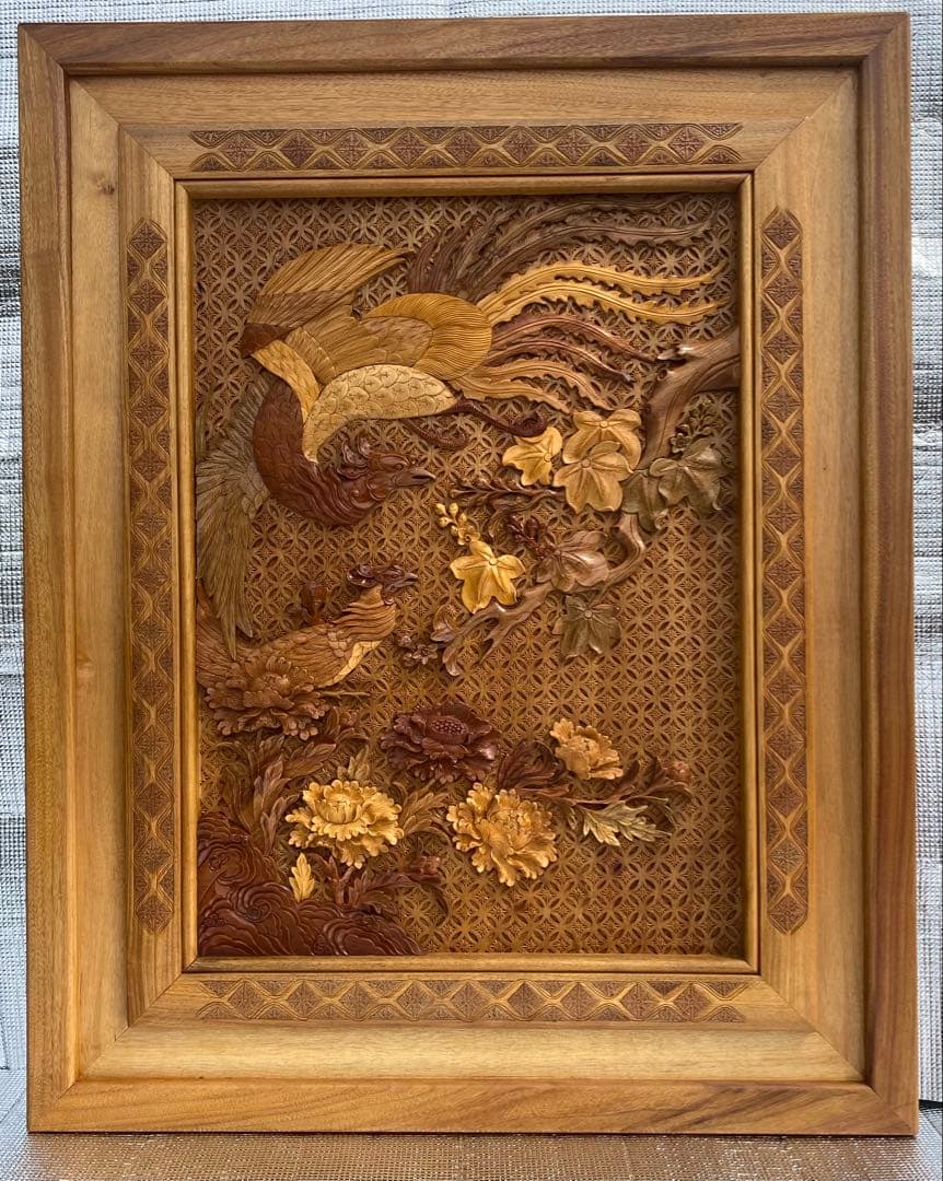 衝立　鳥と花精巧な彫刻　木製彫刻アートパネル スタンド付き