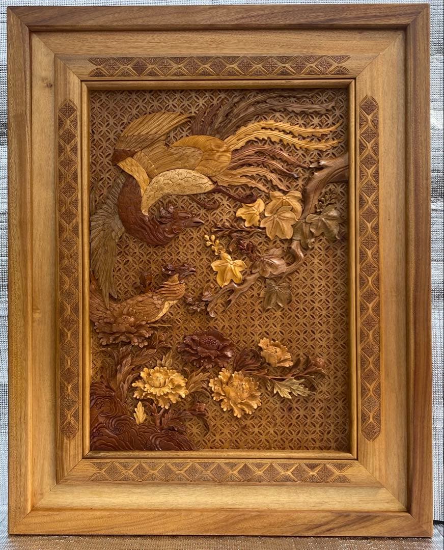 衝立　鳥と花精巧な彫刻　木製彫刻アートパネル スタンド付き