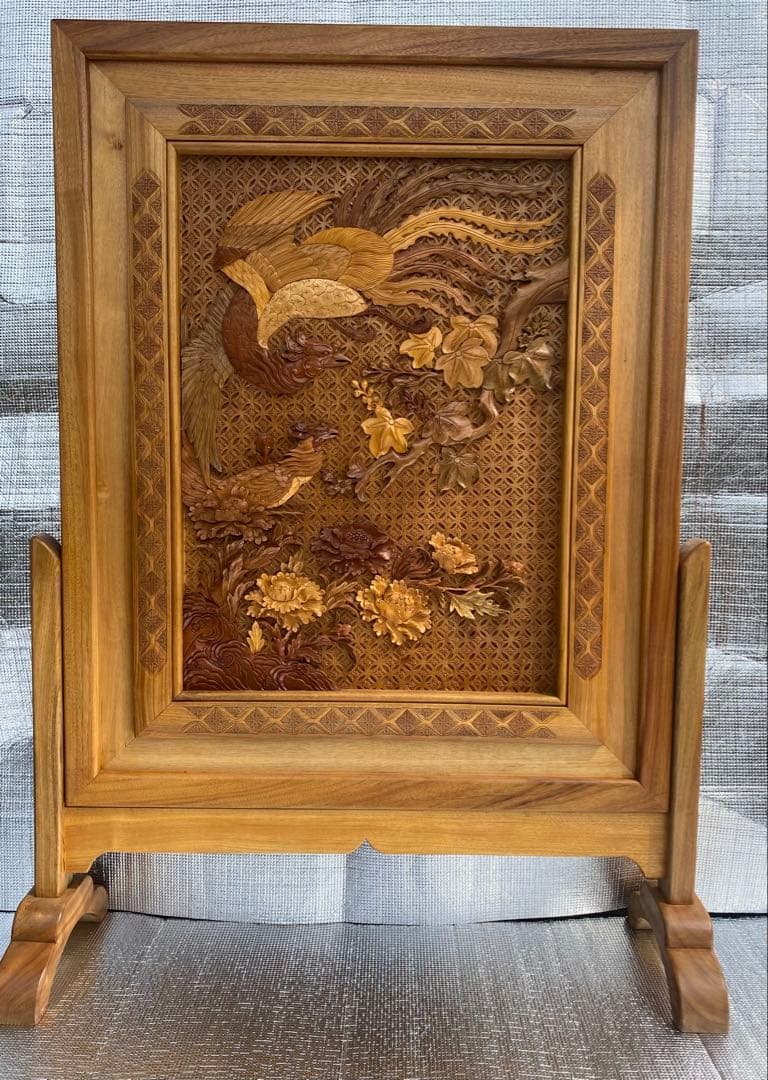 衝立　鳥と花精巧な彫刻　木製彫刻アートパネル スタンド付き