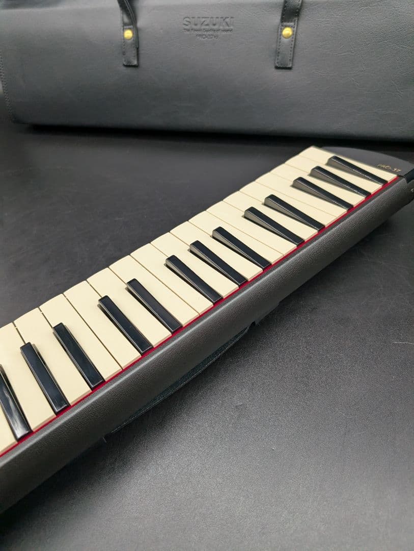 【美品】SUZUKI 鍵盤ハーモニカ PRO-37