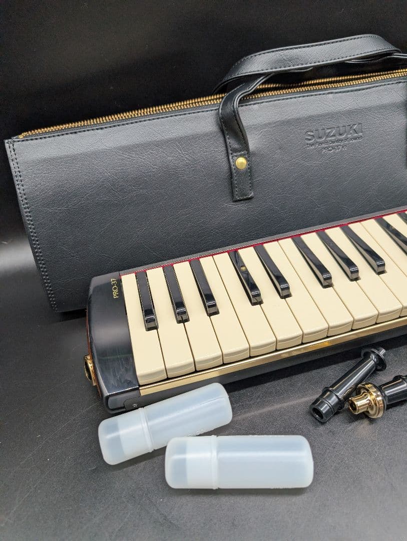 【美品】SUZUKI 鍵盤ハーモニカ PRO-37