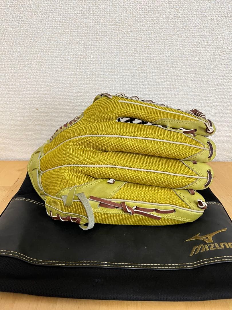ミズノプロ　硬式外野手用　プラチナラベル