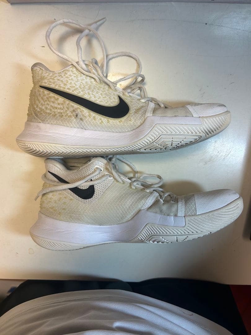 Nike カイリー3 ID 白黒