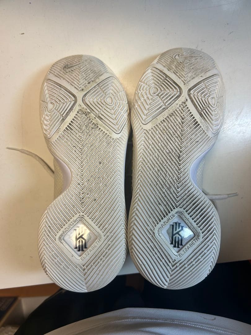 Nike カイリー3 ID 白黒