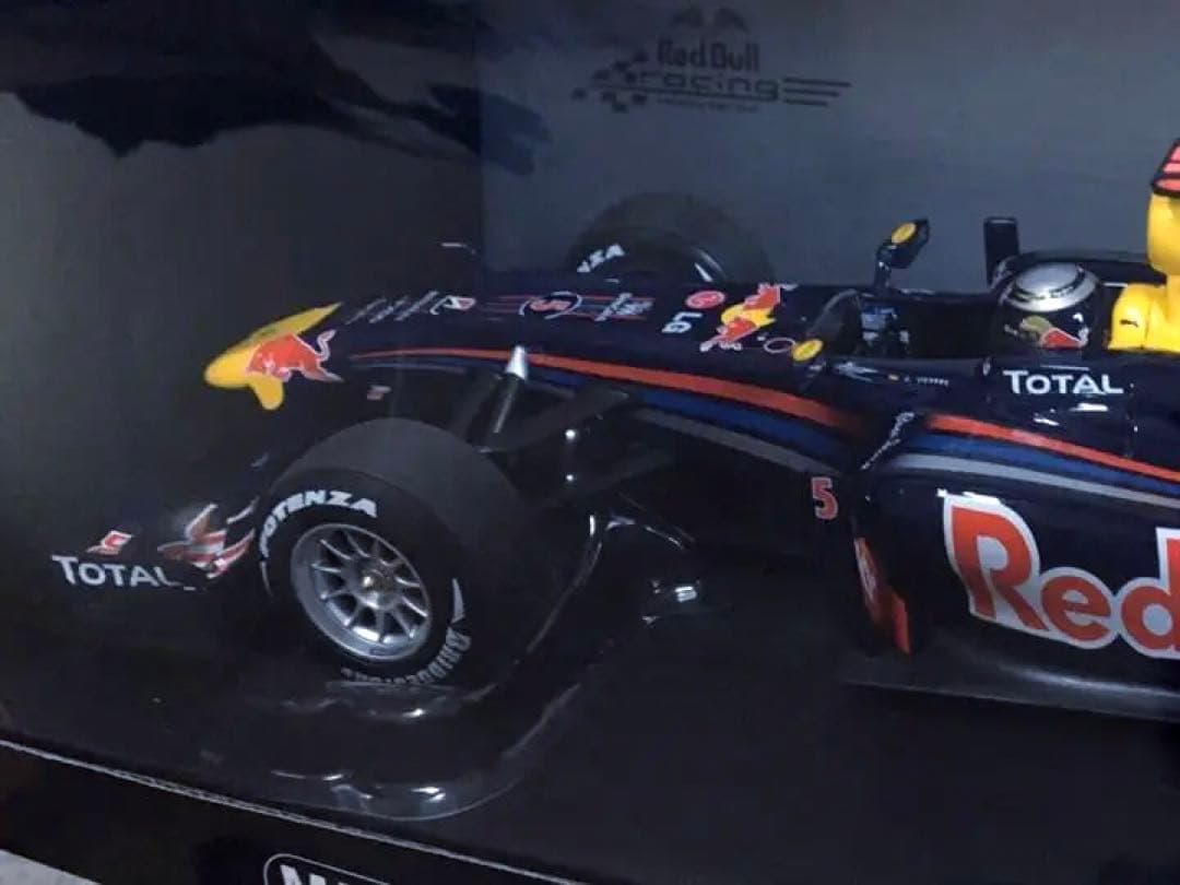 状態良好 限定品 ミニチャンプス 1/18 レッドブル RB6 ベッテル