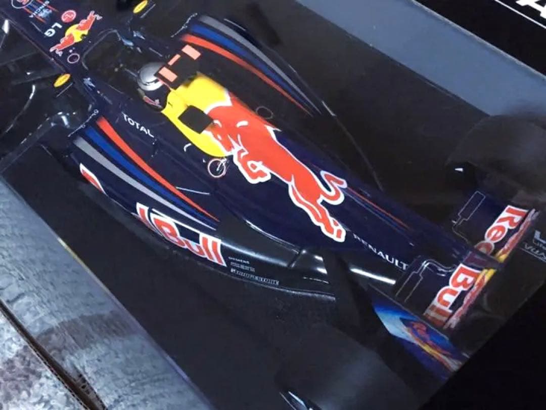 状態良好 限定品 ミニチャンプス 1/18 レッドブル RB6 ベッテル