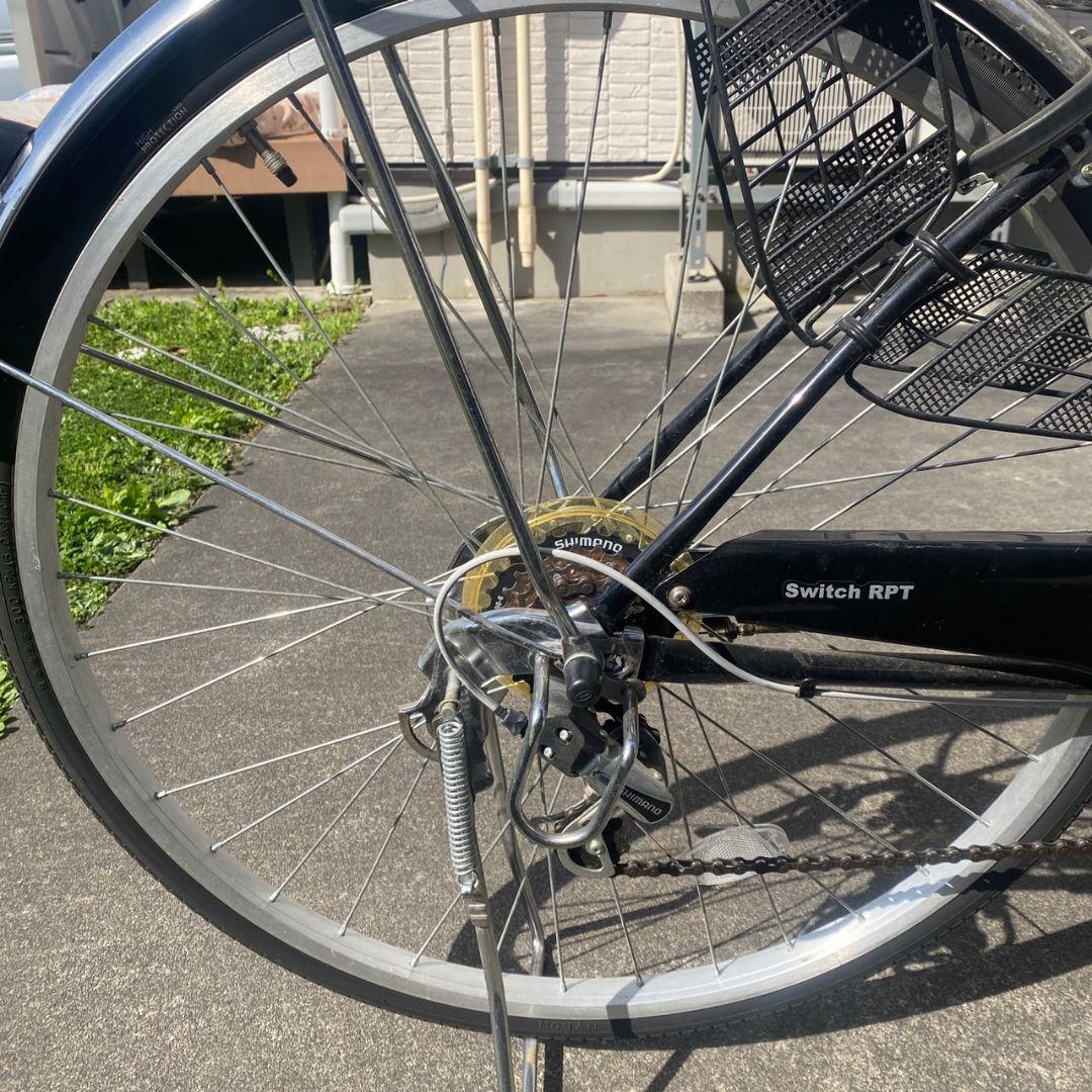 黒いシティサイクル 前カゴ付き