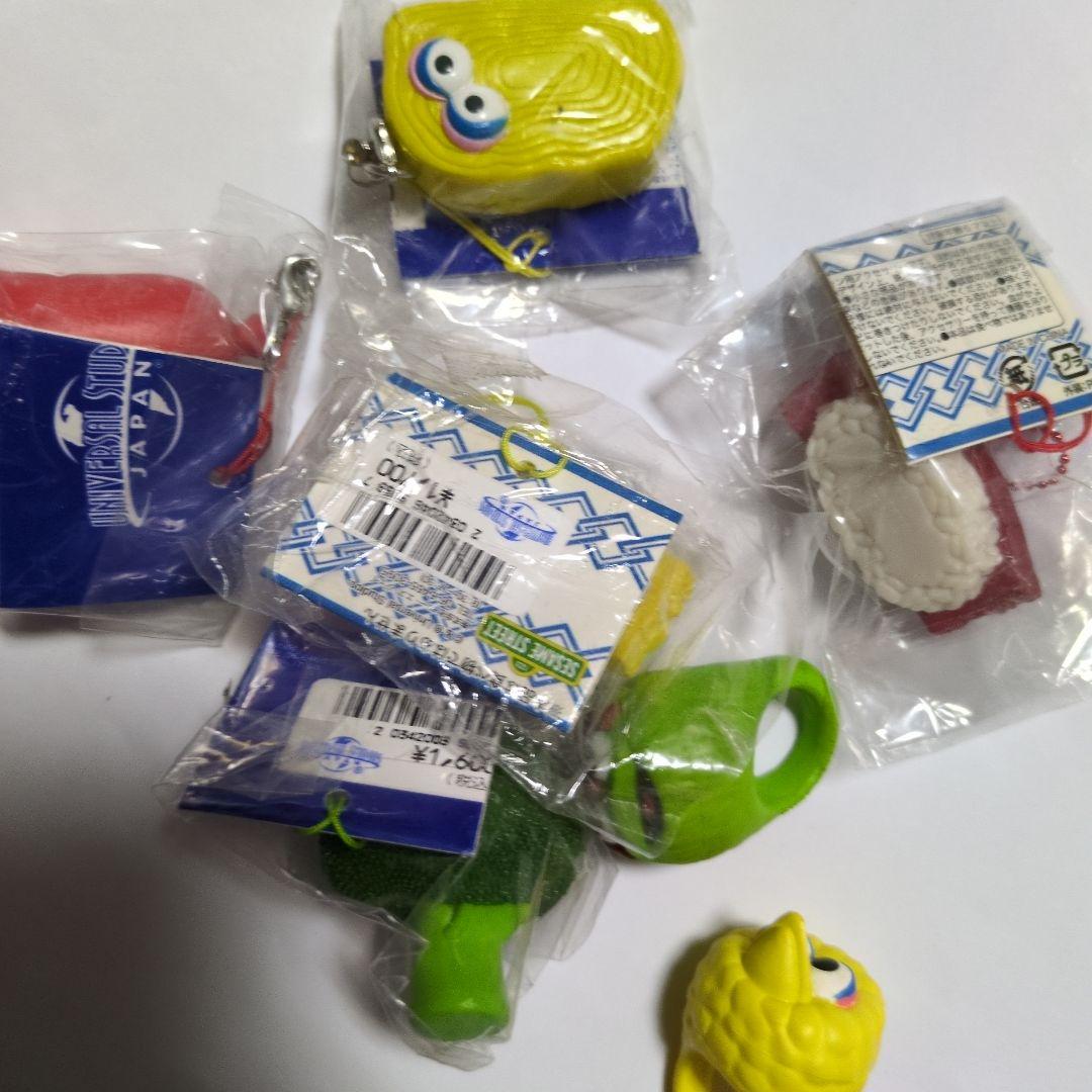 セサミストリート キーホルダーと指輪で計10個セット