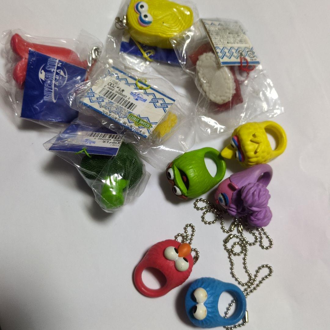 セサミストリート キーホルダーと指輪で計10個セット