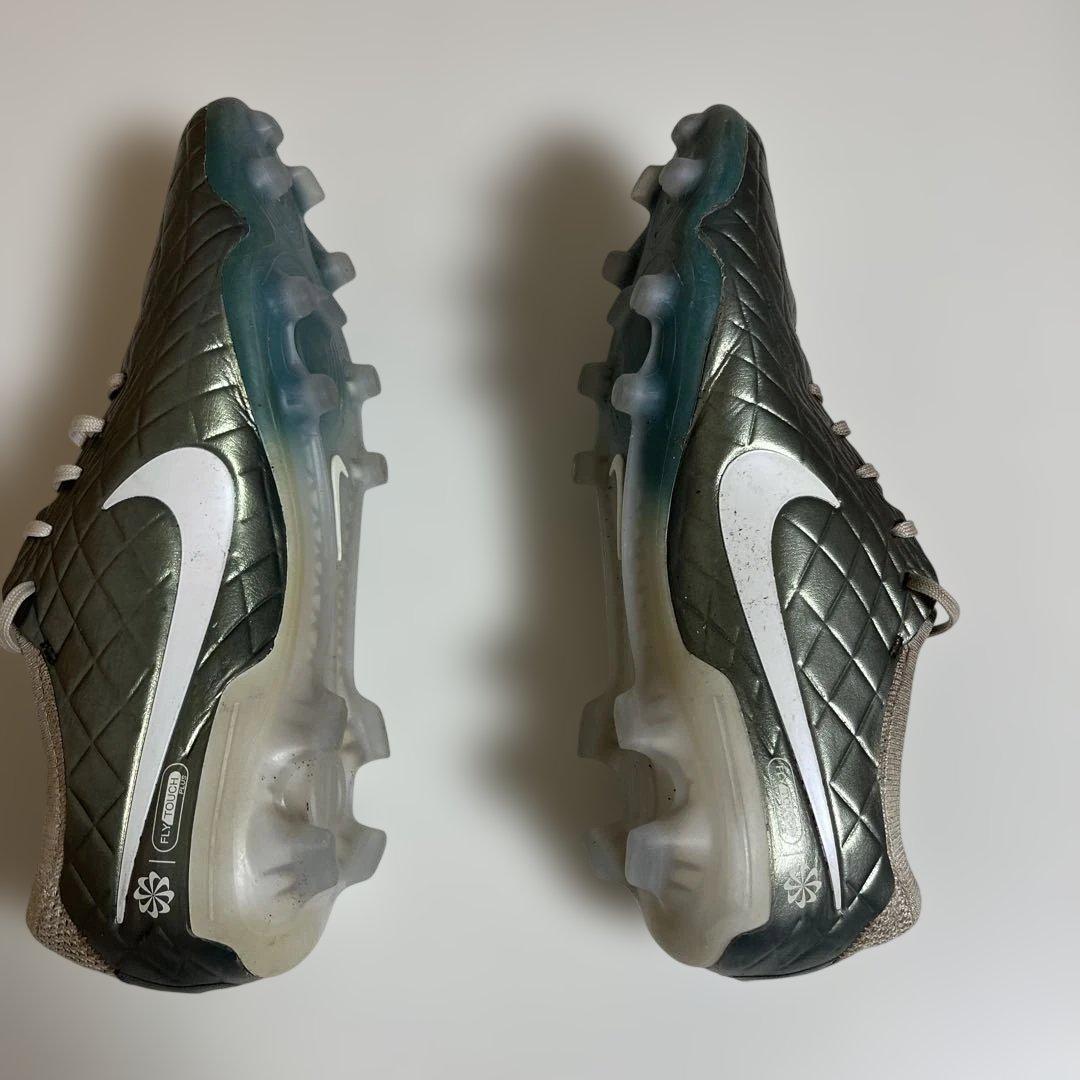 Nike ティエンポ 28.0 FG（天然芝）