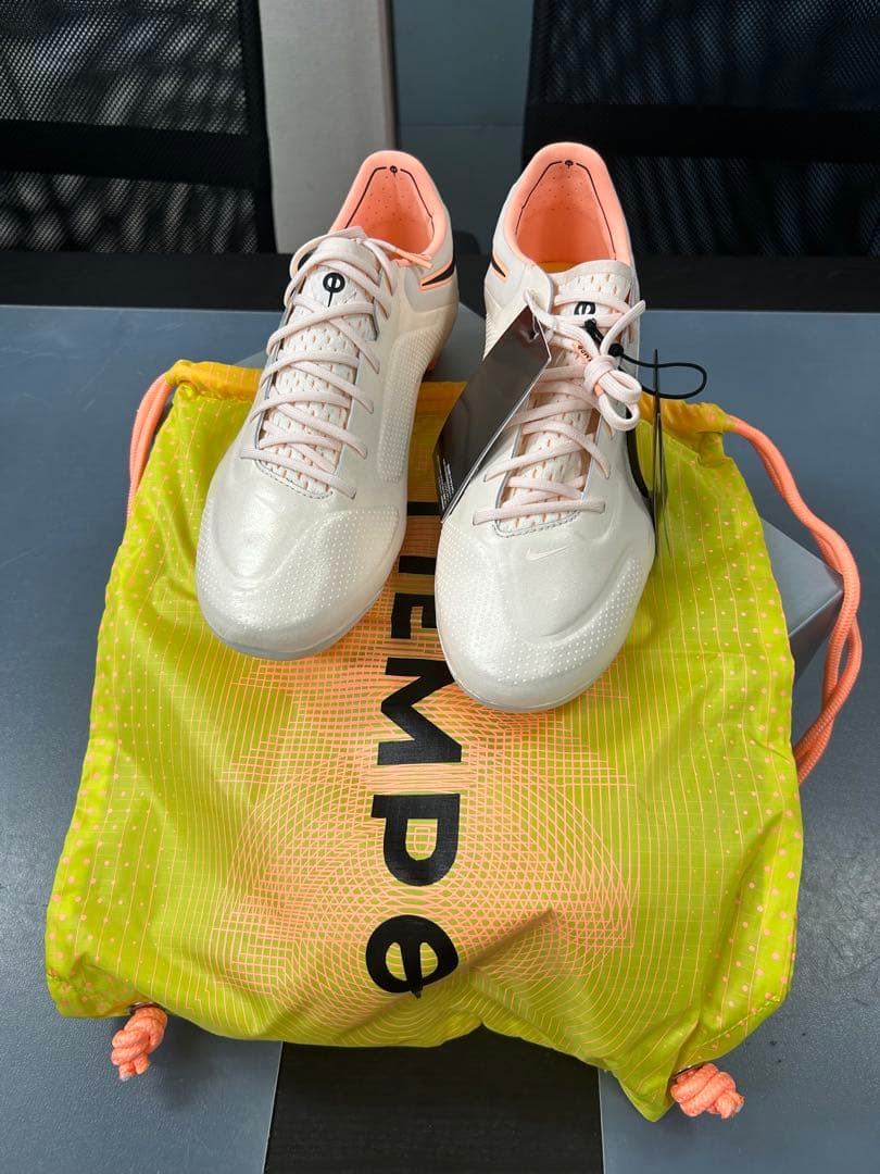 Nike Tiempo AG シューズ ホワイト/ピンク