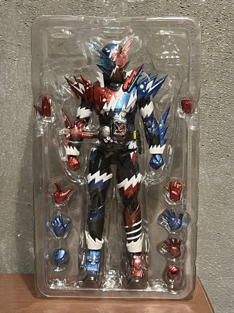 S.H.Figuarts 仮面ライダービルド ラビットタンクスパークリング