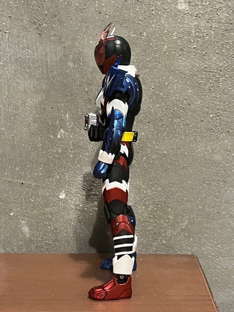 S.H.Figuarts 仮面ライダービルド ラビットタンクスパークリング