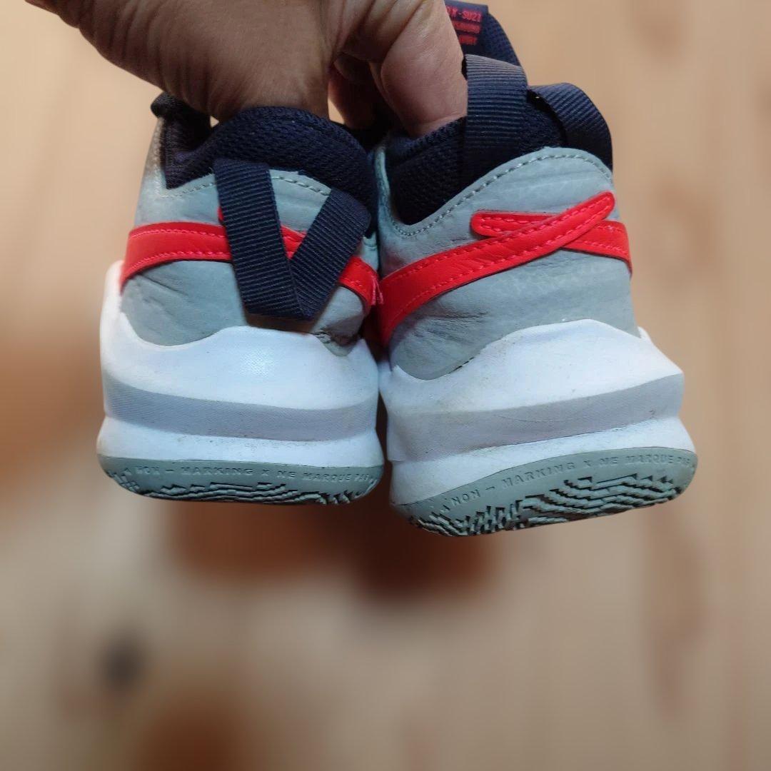 NIKE Team Hustle D10スニーカー23.5cm