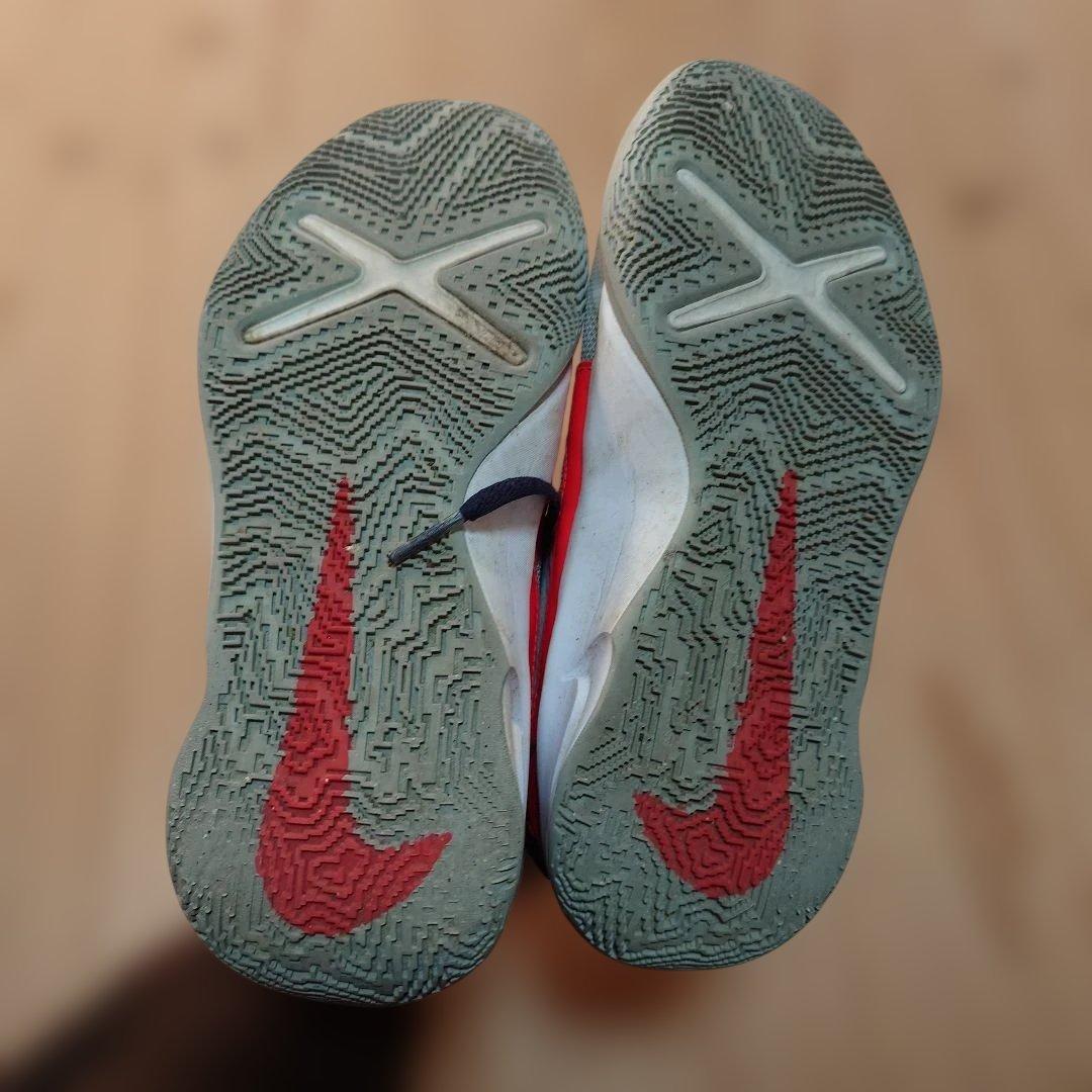 NIKE Team Hustle D10スニーカー23.5cm